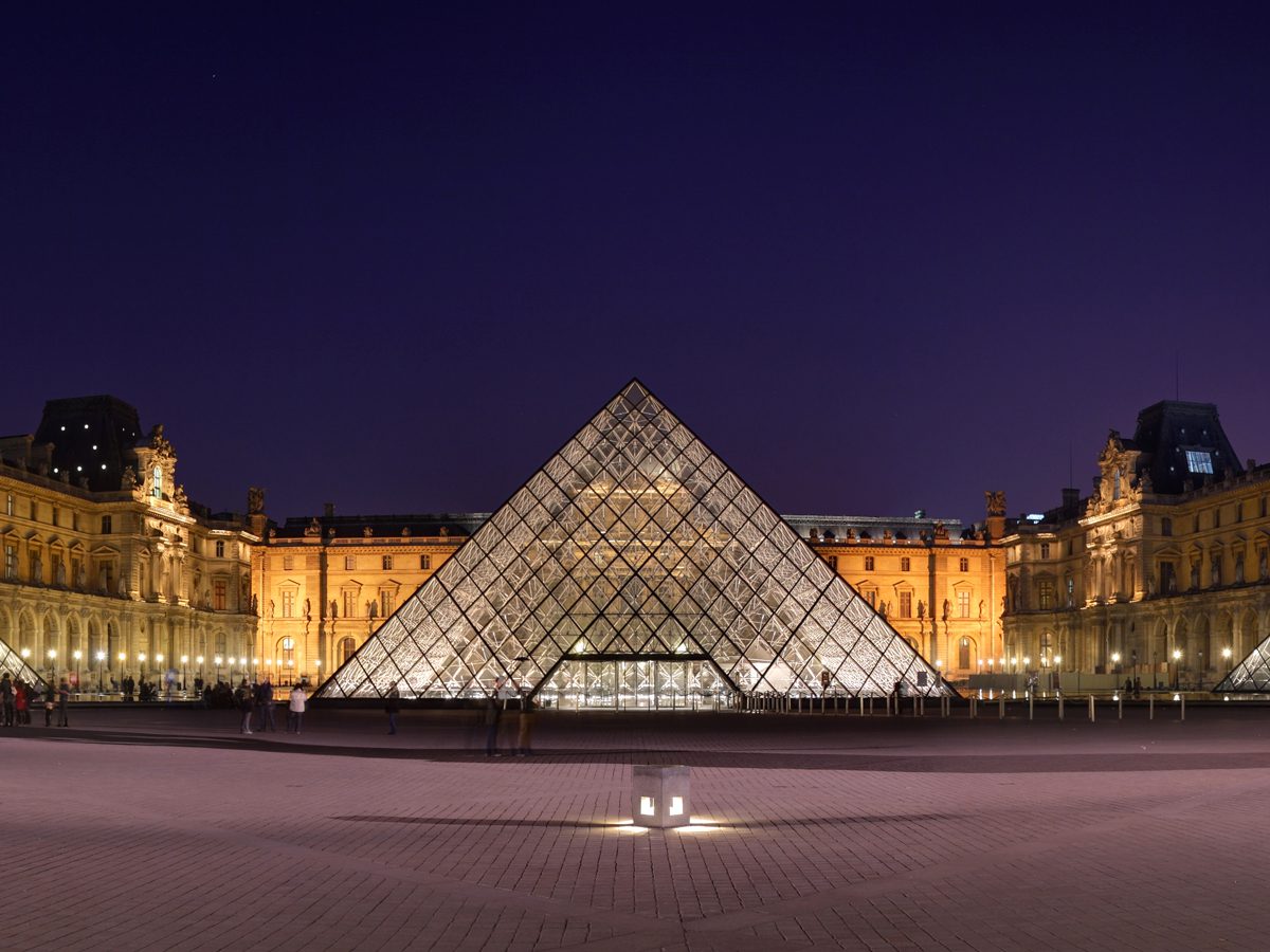 musee du Louvre - pyramide exterieur